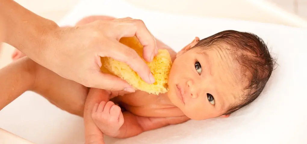 how to give a newborn a bath
